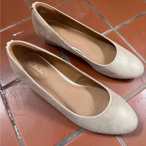 Clarks Nude Wedge Pumps Comfort Cushion Dress Shoes Size 8.5